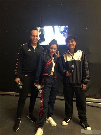 齊達內(nèi)與楊穎陳奕迅合影